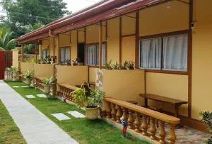 RedDoorz at Shandy's Transient House Palompon - 卡莫特斯群岛
