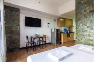 Antonios Place, 3 mins to Mactan Airport, Fast Internet, Netflix, Pool, Gym