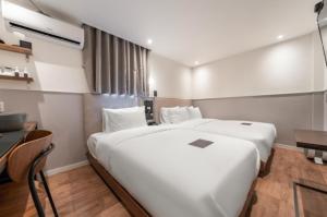 Phòng Gia Đình Giường Đôi (Family Double Room)