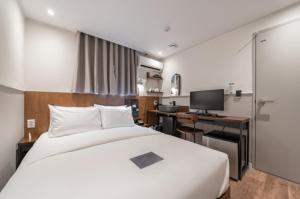 Phòng Superior giường đôi lớn (Superior Queen Room)