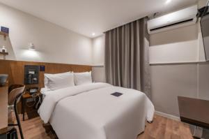 Phòng Deluxe Giường Đôi Có Bồn Tắm (Deluxe Double Room with Bath)