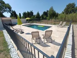 Maison indépendante avec piscine, 10min Avignon - 塔韦勒