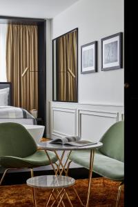 Junior King Suite room in Roomers Munich Autograph Collection