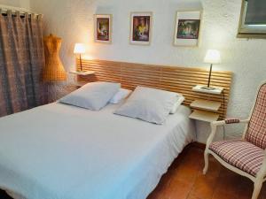 B&B / Chambres d'hotes Le Mas des Lavandes : Suite - Vue sur Piscine 