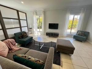 진다바인 Winterwood Lodge - 6mins Jindabyne -Pets Allow-Floor Heating Winter-Swimming Pool Summer 게스트하우스 스위트룸