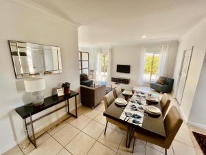진다바인 Winterwood Lodge - 6mins Jindabyne -Pets Allow-Floor Heating Winter-Swimming Pool Summer 게스트하우스 로비