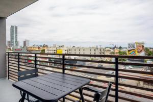 Brentwood 1br w lounge pool gym nr UCLA LAX-1060