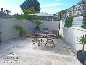 Appartements Villadali-fr Appart Hotel TOULON Clim, Wifi, Terrasse, Cuisine Parking Gratuit : photos des chambres