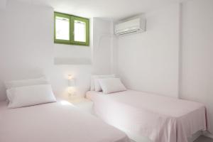 Seaside Paros Beach House Green