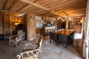 Chalets Le Lodge : photos des chambres