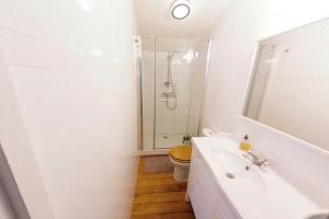 Maisons de vacances Serenite - Spacious Villa with private Pool- Near Pezenas : photos des chambres