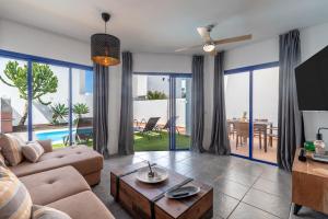 Luxury 3-bedroom villa with heated private pool - in Marina Rubicon, Playa Blanca, Lanzarote