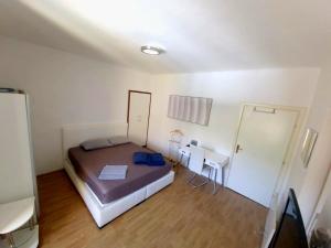 Apartments Eis