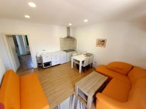 Apartments Eis