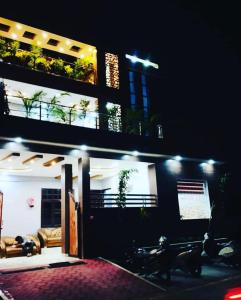 Hotel Silk Inn Luxury At No Cost