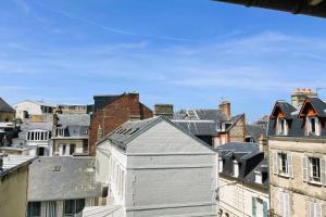 luminous apartment in the heart of trouville