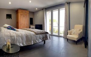 Maisons d'hotes Aux portes des iles : Chambre Double - Vue sur Piscine