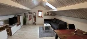 Kleine gemütliche Mansardenwohnung im Südosten Münchens - Emmering