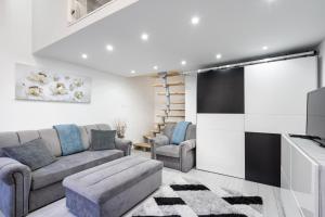 Joyous Era Apartment