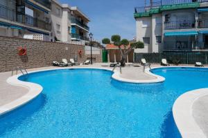 AT052 Planta baja con piscina, tan solo 600m de la playa