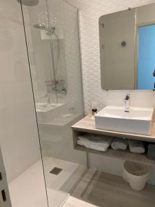 Hotels Hotel Saint-Clair, cote Plage : photos des chambres