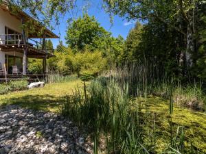 Design Ferienwohnung 2. Reihe Wörthsee mit Garten und großer Terrasse
