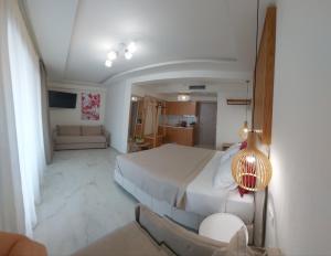 Wide Blue Luxury Boutique Suites