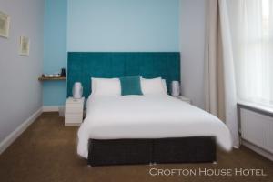 Standard Suite room in Crofton House Hotel