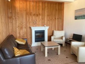 Maisons de vacances Nice holiday home in Cuzy with shared pool : photos des chambres