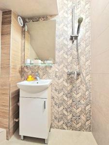 Art Apartment + 2BD parking space