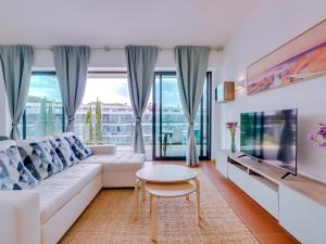 AL - Residence Golf Club Modern Apartment