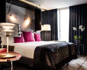 Hotels Hotel De Sers Champs Elysees Paris : photos des chambres