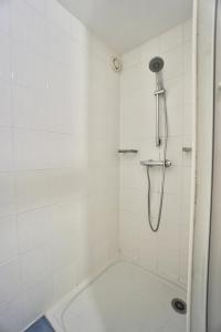 Appartements La Dune *30m de la mer*parking prive* : photos des chambres