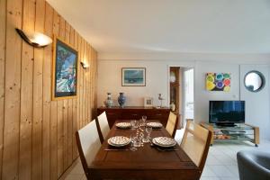 Appartements La Dune *30m de la mer*parking prive* : photos des chambres