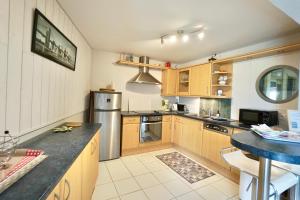 Appartements La Dune *30m de la mer*parking prive* : photos des chambres