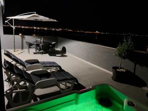 Penthouse Petra with hot tub
