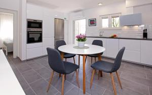 Santa Cruz Apartments Supetar