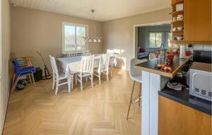 2 Bedroom Cozy Home In Traryd