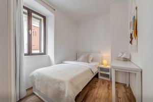 3 bedrooms charming stone house in old town 