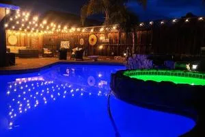 Stunning Modern Home King Bed Pool Jacuzzi Fire pit - Oakley