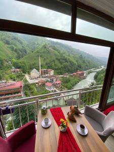 VADİDEKAL Suit-على ضفاف النهر