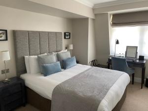 Queen Room room in Oatlands Park Hotel
