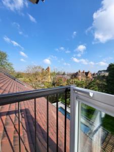 Sands House - luxury modern studios with secure parking in Epsom, Surrey