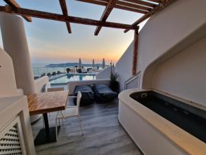 Modern Suite with Hot Tub and Caldera View room in Galaxy Suites & Villas