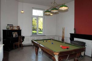 Petit château à la campagne.