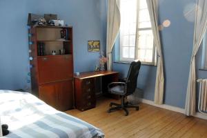 Petit château à la campagne.