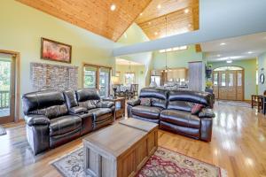 Hiawassee Vacation Rental 1 Mi to Lake Chatuge!