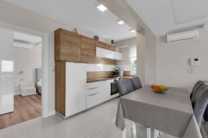 Apartment Hrvoje -nur 50m bis zum Meer - Makarska Exklusiv