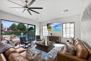 Casa Blanca luxury Villa Private pool sleeps 30! - Hurricane