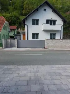 Apartma Sava-Stol - 耶塞尼采